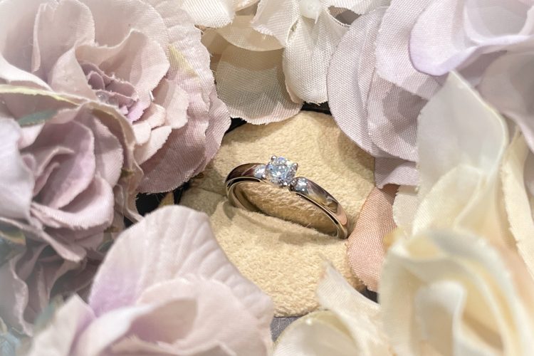 ３月３０日の誕生花『スイートピー』<br>コラニーの婚約指輪