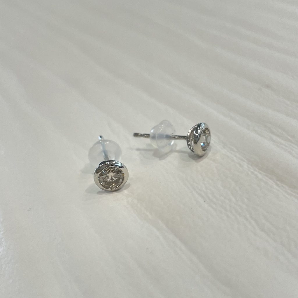 ダイヤモンドピアス